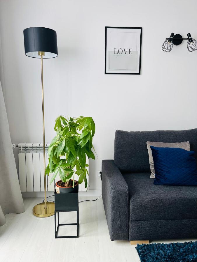 Inside Solec With Private Parking Apartmán